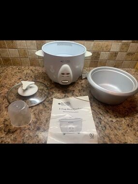 Kitchen Gourmet 3-cup Rice Cooker Model #RC-3. White